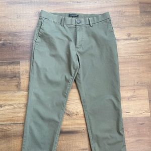 Banana Republic Core Temp pants- 32x30 Olive Green